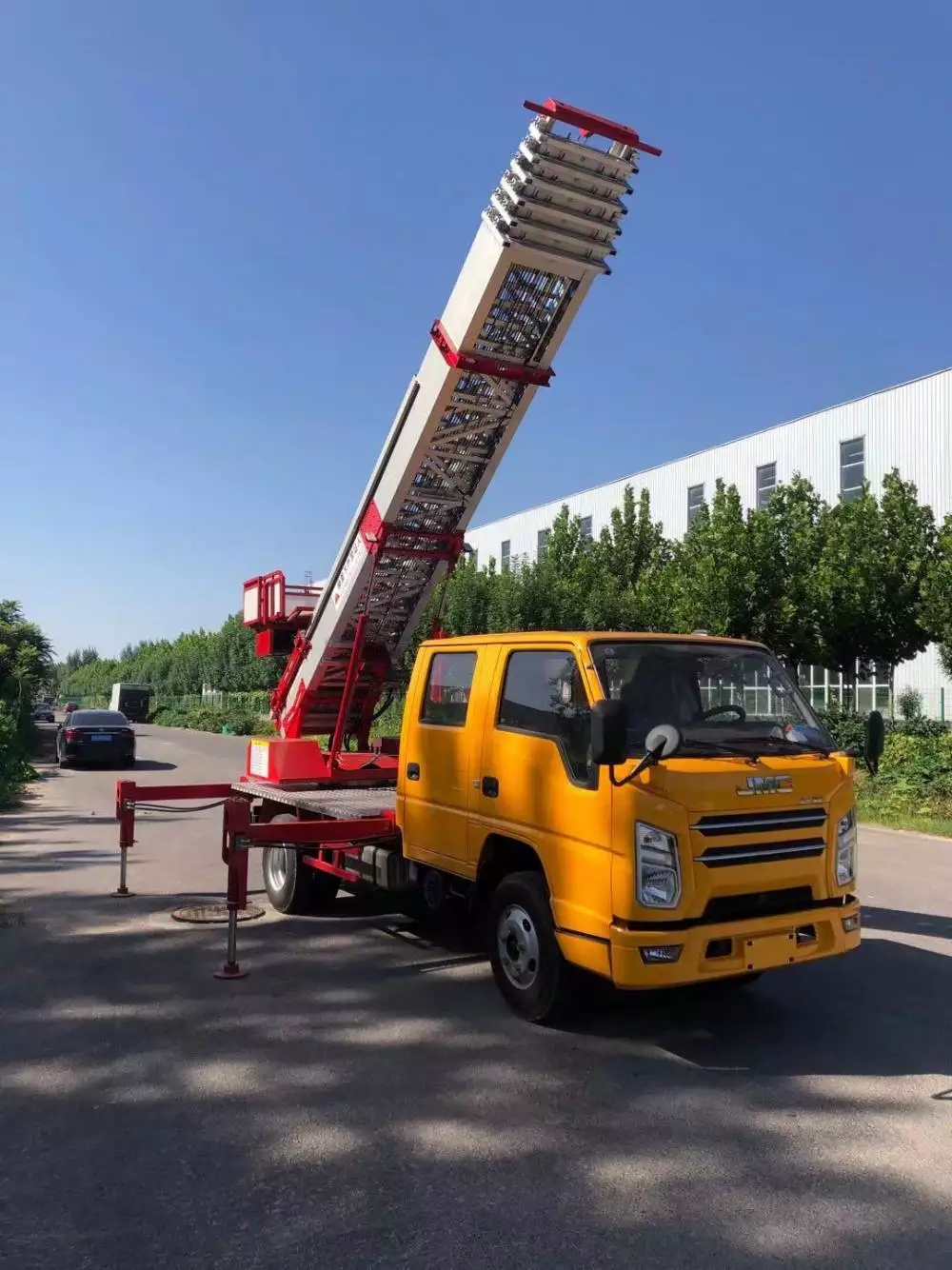 政和县附近的云梯车出租服务：轻松解决高空作业需求