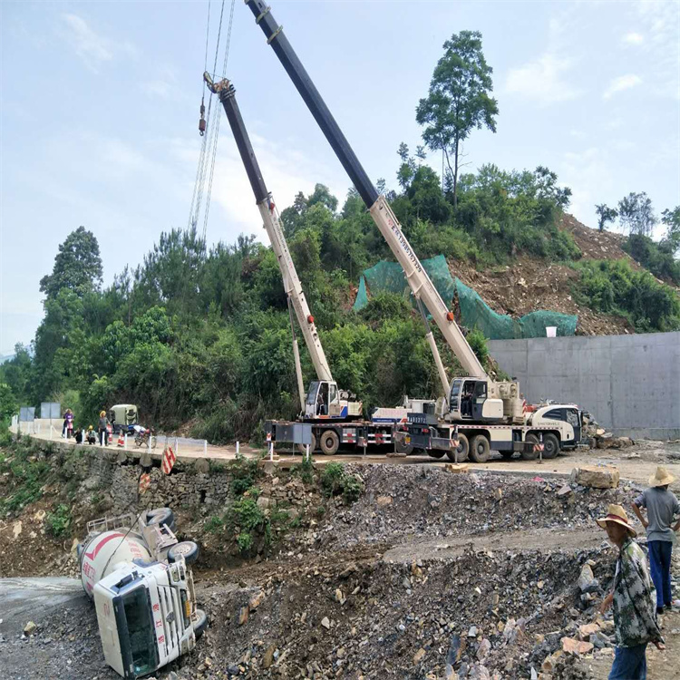 政和县汽车掉沟里叫吊车救援要多少钱